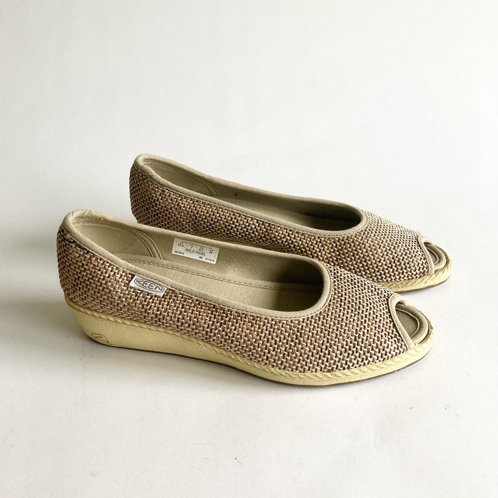 Keen Gold Cream Canvas Rubber Outsole Open Toe Wedges size 7